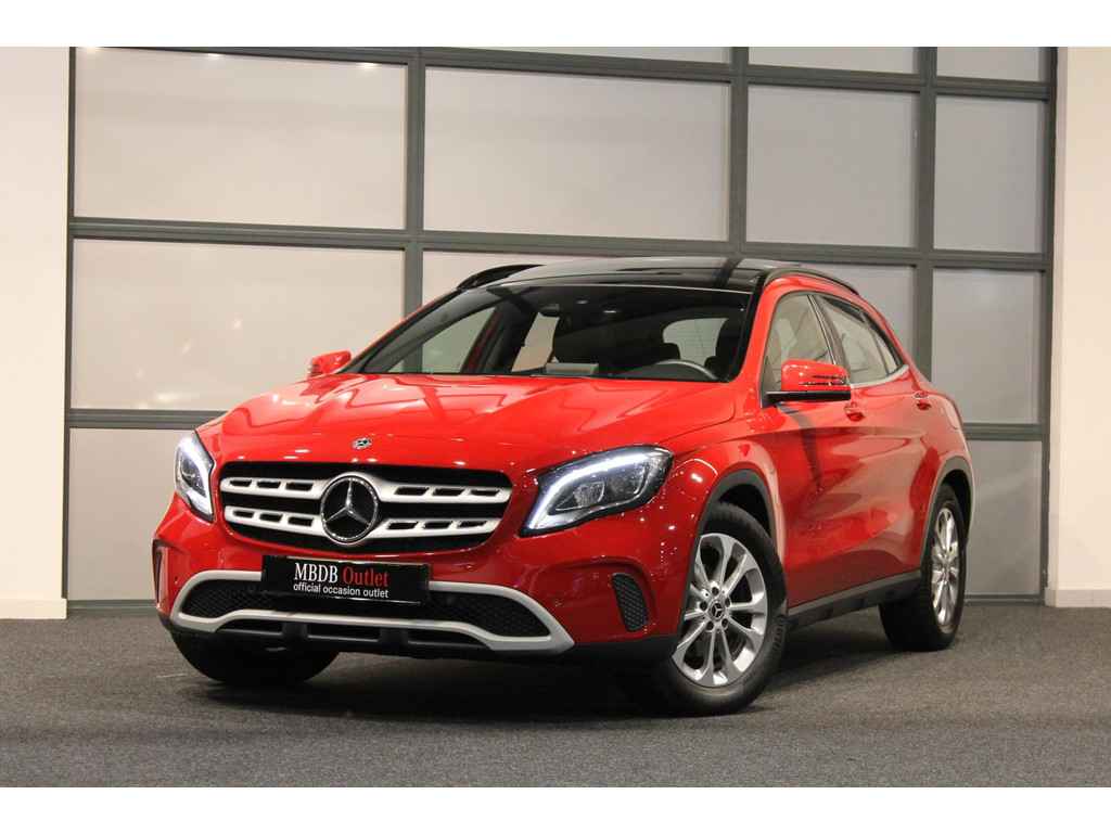 Mercedes-Benz GLA 180 Business Solution Plus Upgrade Edition Panorama dak